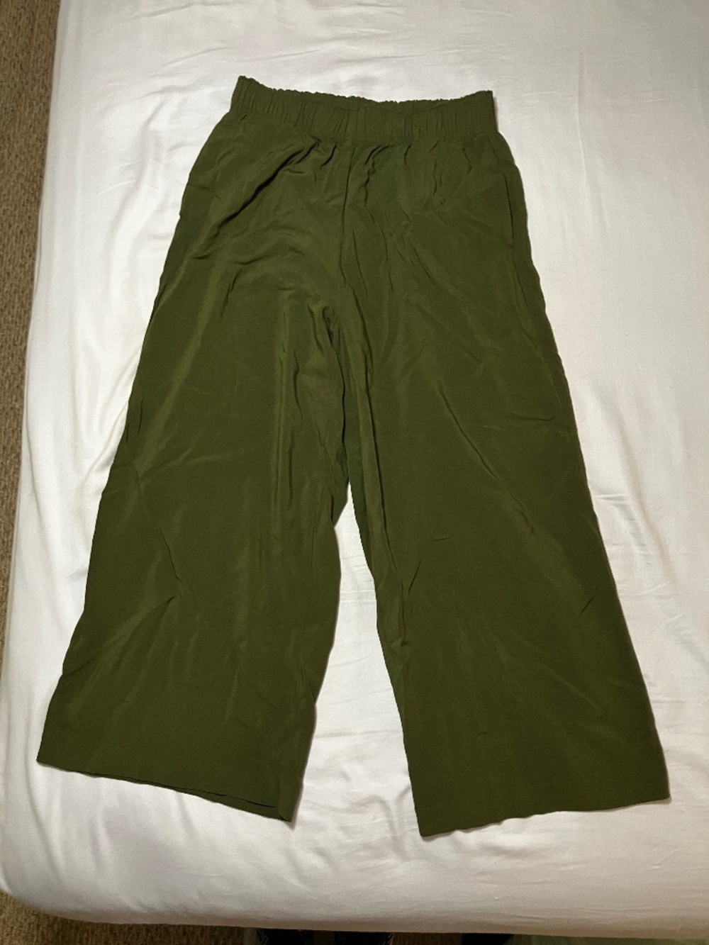 H&M size small cropped flowy pant
